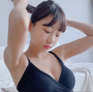 은꼴주의  머리 묶는 표은지 매끈 겨드랑이