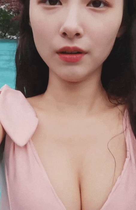 쿨섹시녀  유튜버 정예림 핑크 비키니 가슴골