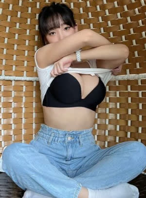딸녀의드립 강인경 흰티속 블랙 브라