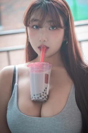 은근야한 호불호 육덕 모델 꾸뿌