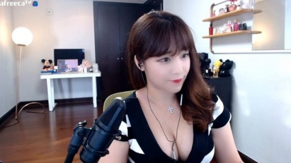 쿨섹시녀  스타여제 BJ 서지수 깊은 가슴골