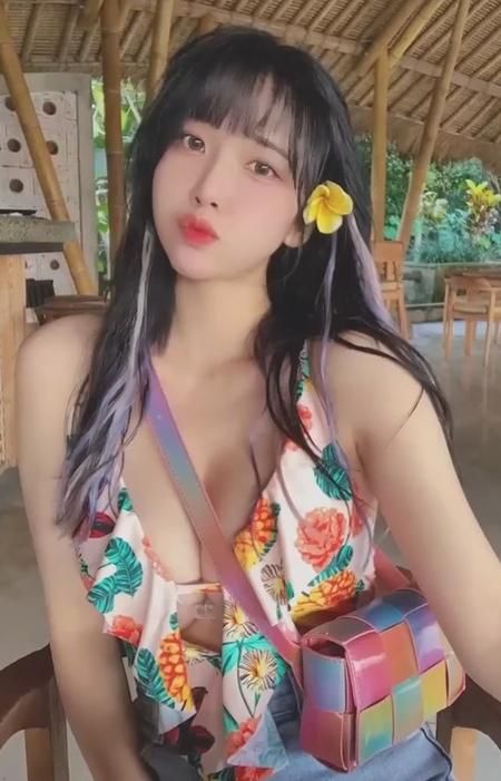 딸깜  BJ 이아린 가슴골 노출 프릴 모노키니