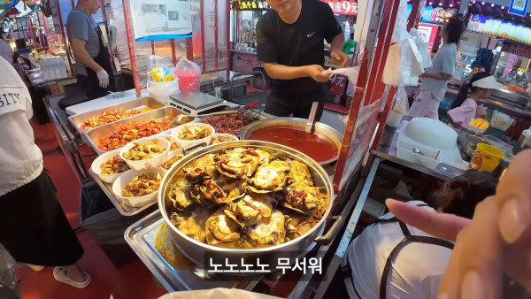 품위유머 중국 시장에서 사기 방지하는 법을 보고 감탄한 여....jpg