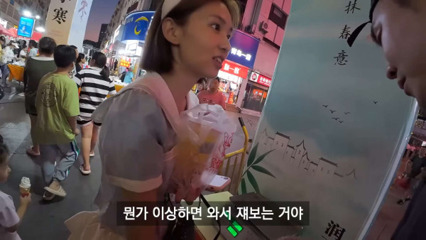 품위유머 중국 시장에서 사기 방지하는 법을 보고 감탄한 여....jpg