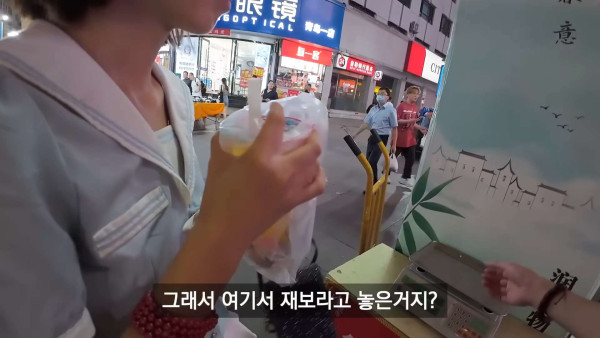 품위유머 중국 시장에서 사기 방지하는 법을 보고 감탄한 여....jpg