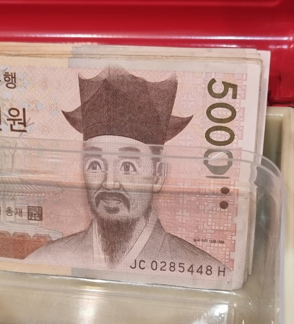 뽐유 잔돈 넣으려다 깜짝 놀람.jpg
