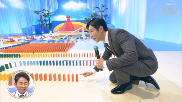 개꿀유머 홍백가합전 무대 퀄리티 근황.jpg