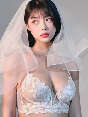 은근야한 김갑주 브라만 입은 순백의 신부 자연산 가슴