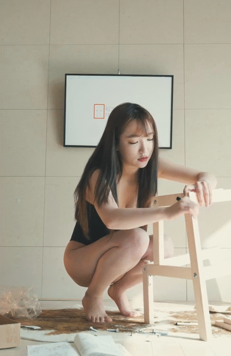 걍은꼴  이케아 스텝스툴 조립하는 하이레그녀