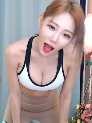 썸녀  링피트 하는 빛베리 숙인 가슴골