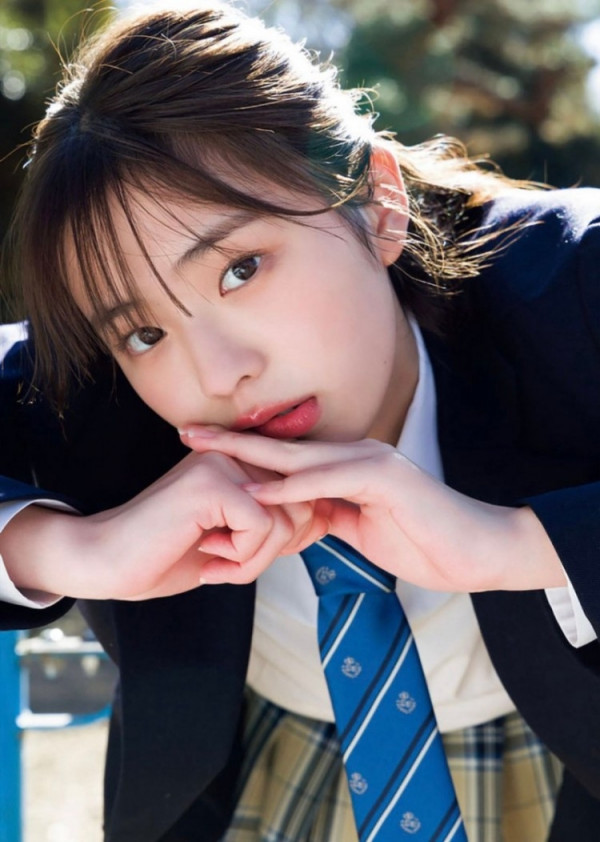 야한사진   G컵 그라비아 모델 키쿠치 히나