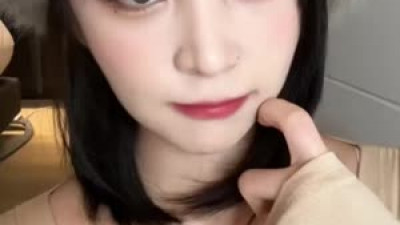 아찔한  꽃빵 털모자 미시룩 가슴골