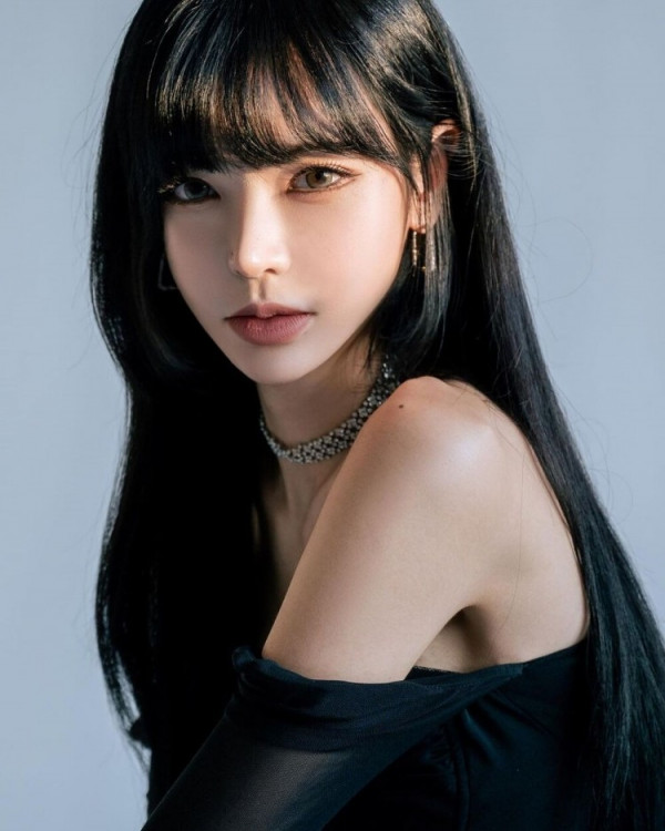 유혹하는  DJ 겸 모델 박로아 화보 촬영 및 인스타 수영복 흰티 묵직한 가슴
