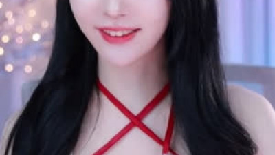 뜨거운  오랜만에 트위치 방송 산타 연나비 가슴골 살짝