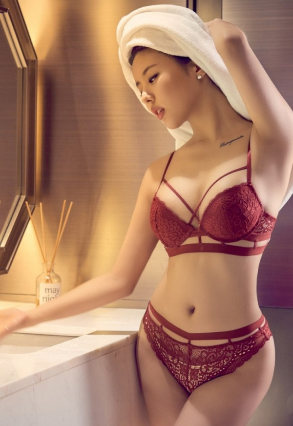 딸깜  리버풀녀 정유나 란제리 몸매