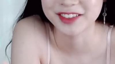 깔끔한  BJ 도라미 리액션 섹시 슬립 입고 숙인 가슴골