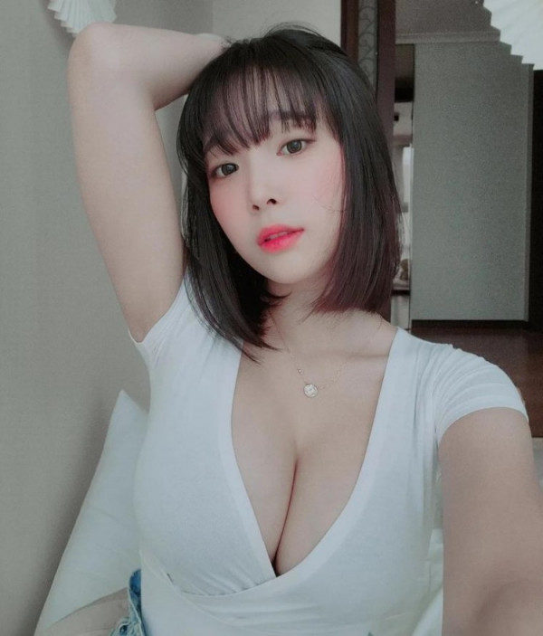 섹시최강  강인경 스쿨룩 풀어 헤친 셔츠 가슴골