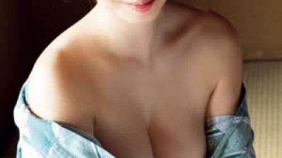 딸깜  일본 프리랜서 아나운서 시오치 미스미 가슴골 다 보여주는 오프솔더