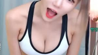 썸녀  링피트 하는 빛베리 숙인 가슴골
