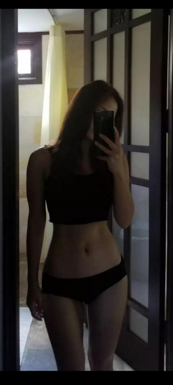 아찔한  장나교 탄탄한 복근 비키니 몸매 셀카