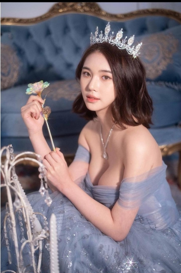 꼴강추 윤영서 치어리더 묵직한 가슴 비키니