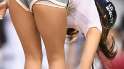 섹시최강  배트걸 누나들 허리디스크 나쁜 물건줍기자세