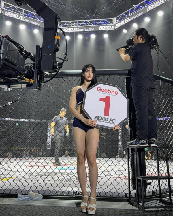너무야한  까불면 안될거 같은 라운드걸 누나