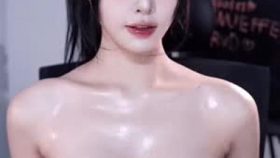 급딸주의  트위치 세기말 한갱 오일 바른 가슴골