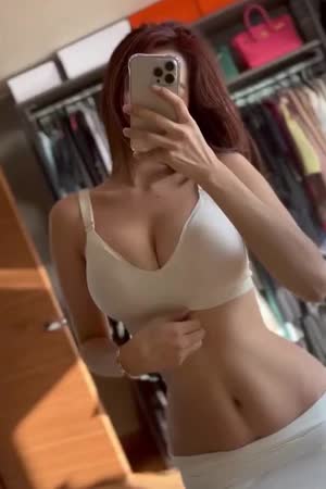 야한사진   신상 브라 자랑하는 오또맘