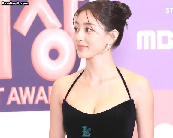 오지는 트와이스 지효 홀터넥 블랙드레스 묵직한 가슴골 MBC 연예대상