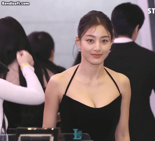 오지는 트와이스 지효 홀터넥 블랙드레스 묵직한 가슴골 MBC 연예대상