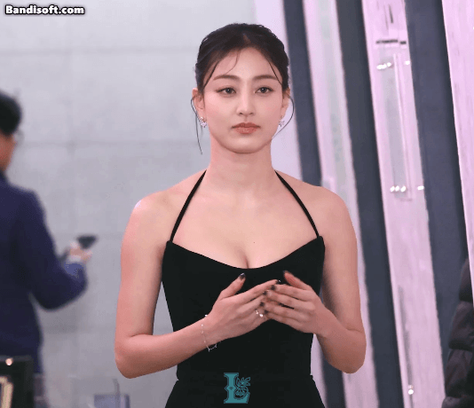 오지는 트와이스 지효 홀터넥 블랙드레스 묵직한 가슴골 MBC 연예대상