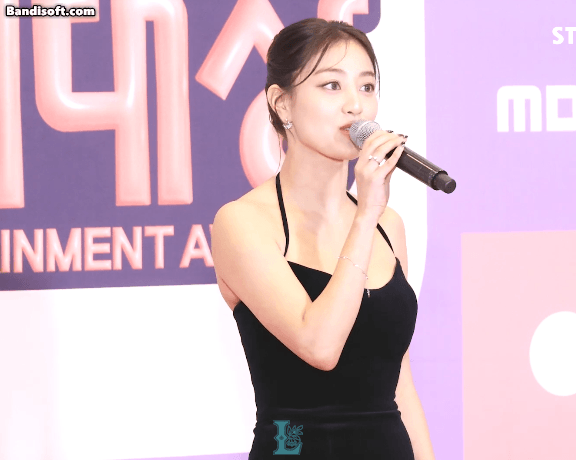 오지는 트와이스 지효 홀터넥 블랙드레스 묵직한 가슴골 MBC 연예대상