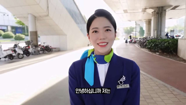 웃수저 이야기  첫 비행하는 승무원 누나의 하루.jpg