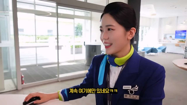 웃수저 이야기  첫 비행하는 승무원 누나의 하루.jpg