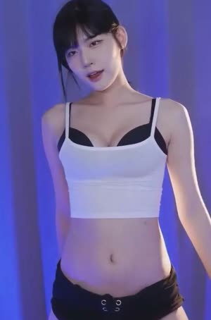 딸녀의드립 고라니율 많이 작은 흰 나시 속 블랙 브라 가슴골