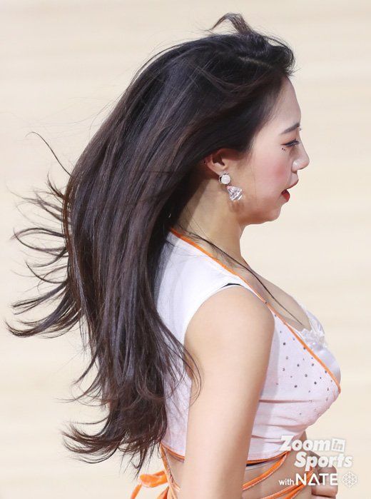 요고요고  치어리더 김보라 흰레이스 브라 가슴골