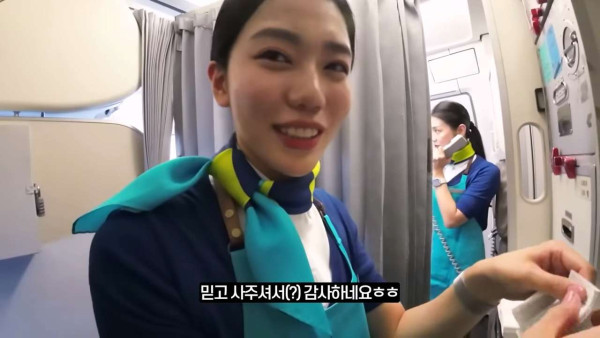 웃수저 이야기  첫 비행하는 승무원 누나의 하루.jpg