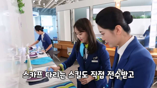 웃수저 이야기  첫 비행하는 승무원 누나의 하루.jpg