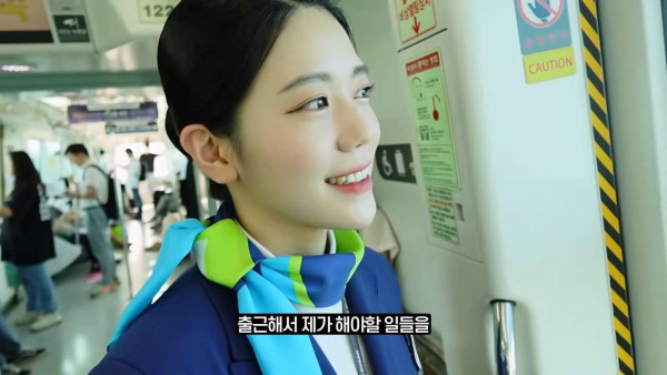 웃수저 이야기  첫 비행하는 승무원 누나의 하루.jpg