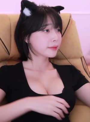 뜨거운  방제 : 동탄 부인 강인경 동물귀 가슴골