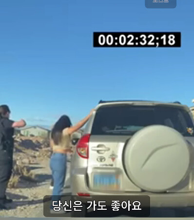 개그센스글 교통법규를 위반한 차량에 동승한 여성의 최후.jpg