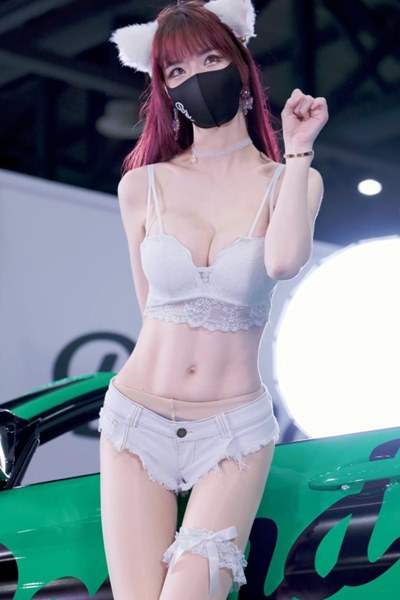 아찔한  화이트 란제리 핫팬츠 동물귀 섹시 가터링 레이싱모델 민한나