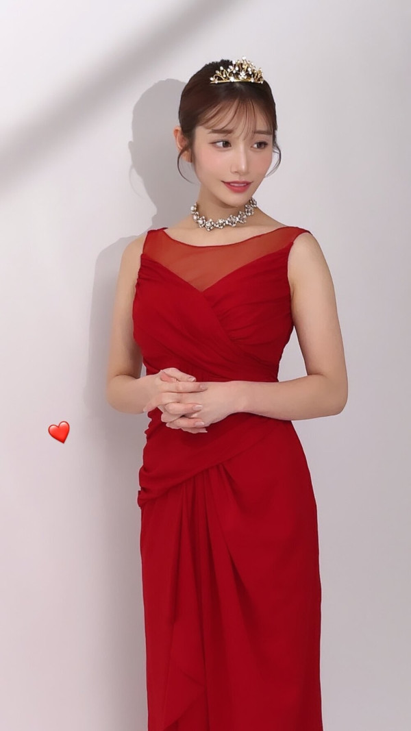 재미있는 티아라 왕관을 쓴 카와키타 사이카.jpg
