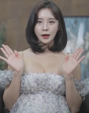 과감한  새해인사 하는 꽃빵 오프솔더 가슴골
