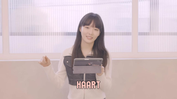 위트만점 전 소속사가 팬덤명 가져간 청하 근황.jpg