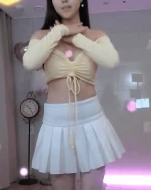 딸녀의드립 BJ 지나 노란 크롭탑 흰 핫팬츠, 흰 테니스치마