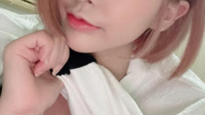 바디갑질녀  모델 김효연 티셔츠 걷어서 보여주는 귀여운 브라 가슴골