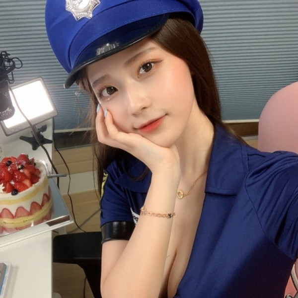 오딸녀  BJ 짜미 겨드랑이 가슴골 레알 좋은 피부