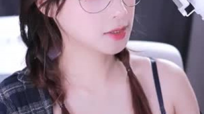 바디갑질녀  힘숨찐룩 명아츄 블랙 브라 가슴골